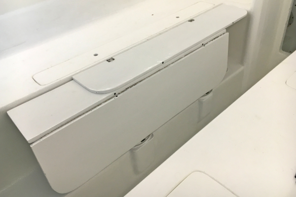 Another view of the bed. The mattress and velcro will keep the top leaf in place